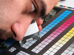 Machine offset avec séchage en ligne. Carte-blister.com